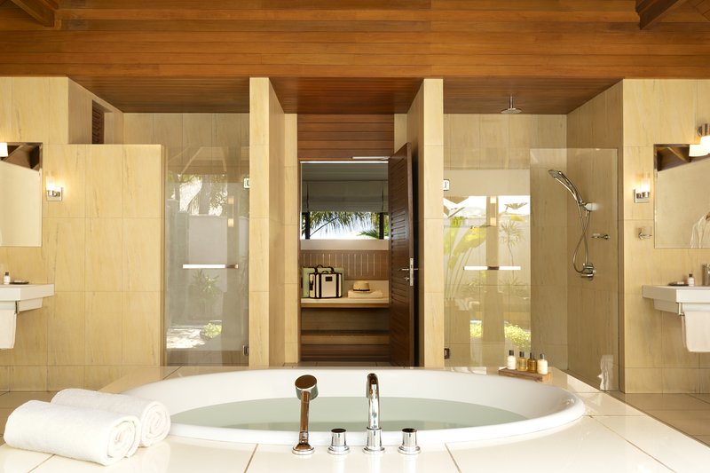 Beach Bungalow With Pool - Bathroom