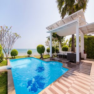 4BR Villa Hero