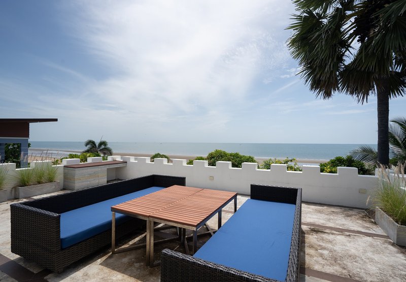 4BR Villa Terrace