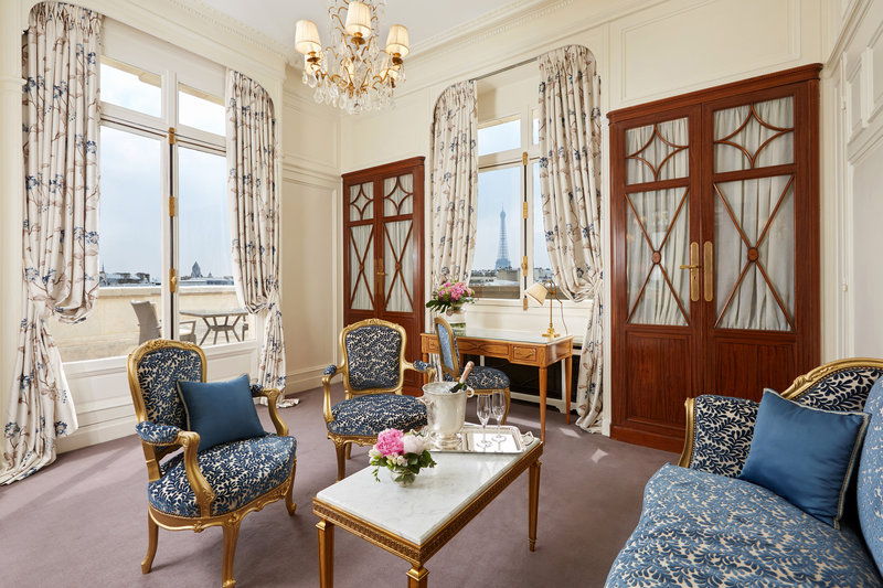 Suite Tour Eiffel Living Room