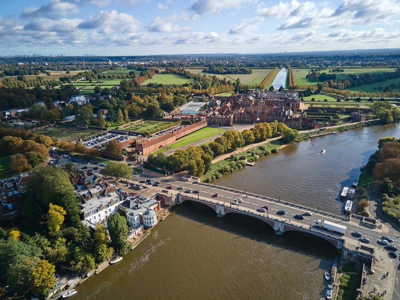 Hotel & Hampton Court Palace