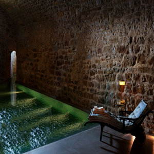 The Bathhouse SPA Roman Bath - Hotel Castello Di Reschio 
