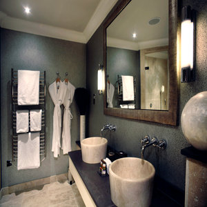 Luxury King Room bathroom
