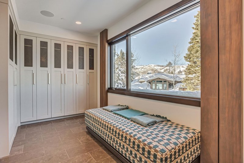 6 Bedroom Home Ski Lockers