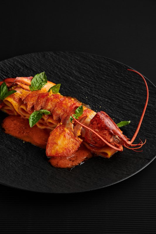 Paccheri Lobster Pasta Lemon Essence Basil 龙 虾 意 大 利 面 ， 柠 檬 香 调 ， 罗 勒