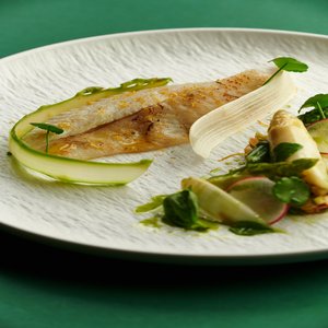 Seared Turbot Raw And Cooked Asparagus Lemon Fresh Basil 香煎多宝鱼，芦笋，柠檬，新鲜罗勒