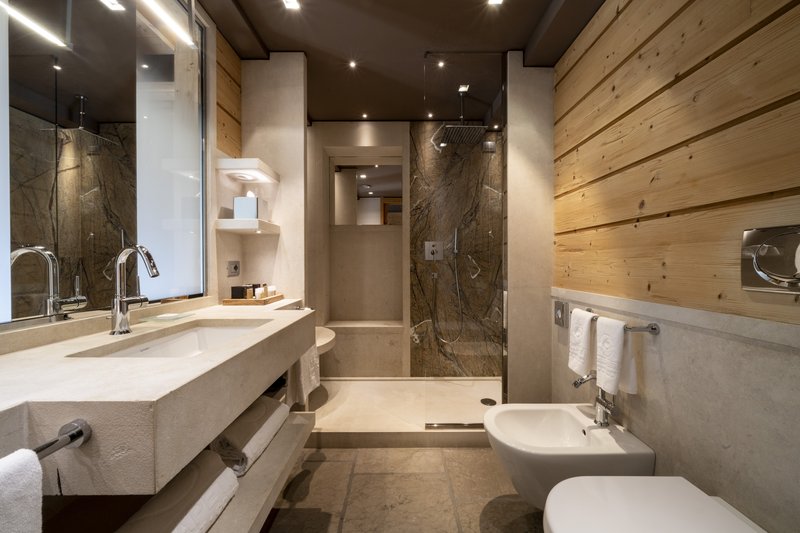 Dolomites Romantic Suite Bathroom