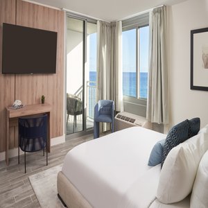 One Bedroom Suite - Oceanfront - 1 King Bed and Sofabed