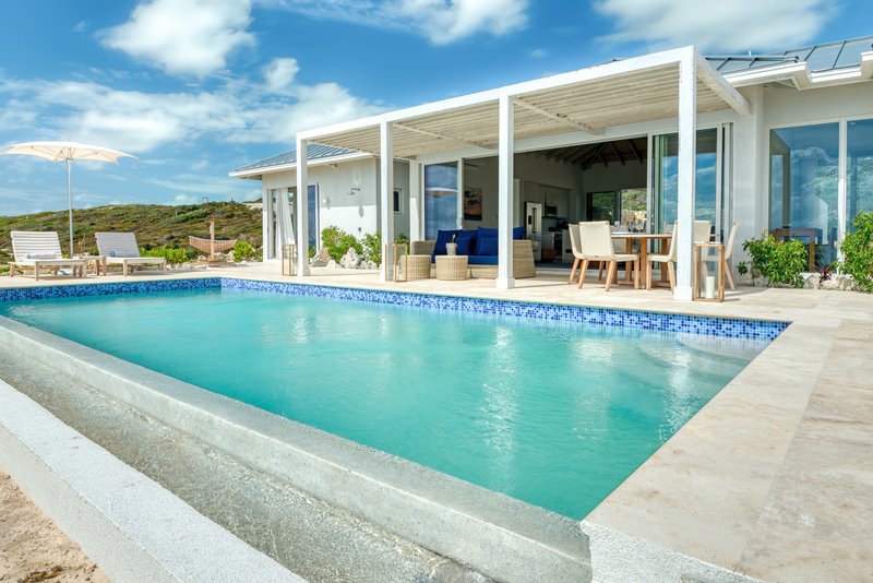Three Bedroom Peninsula Oceanfront Coral Villa Pool
