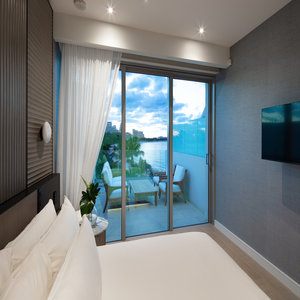 2 & 3BD Edge Suite Sunset Bedroom
