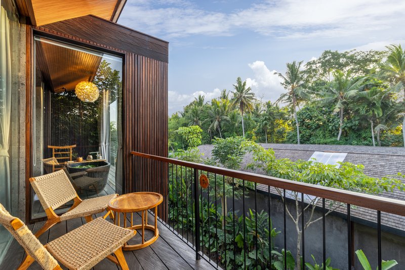 Deluxe Balcony Garden View