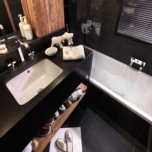 Deluxe Room's Bathroom