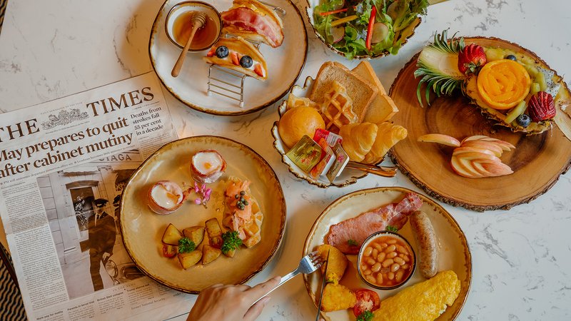 Select Breakfast - Floating or Breakfast in Bed