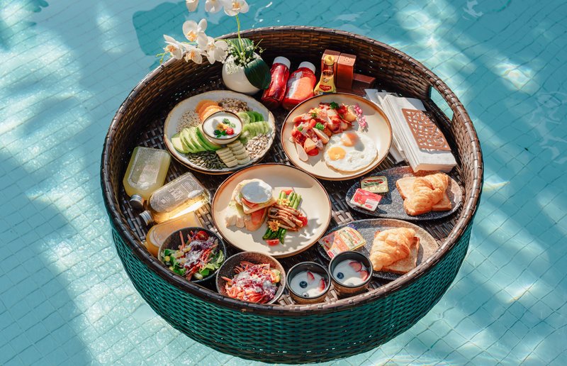 Standard Floating Breakfast 