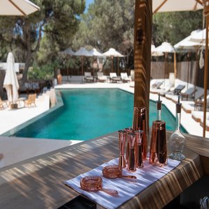 Pool Bar At Teranka
