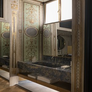 Borghese Suite Bathroom - Palazzo Vilon