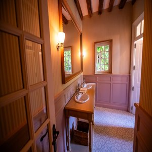 The Little Manor's Bathroom 