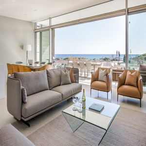  4 Bedroom Premium Beach House - Living Room 