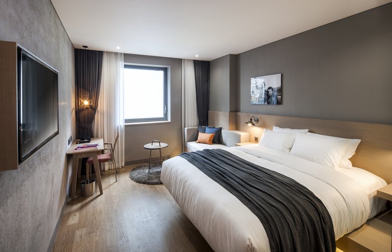 Connecting room
