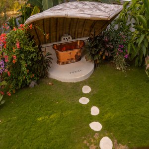 The Leaf Garden and Outdoor Bathroom
