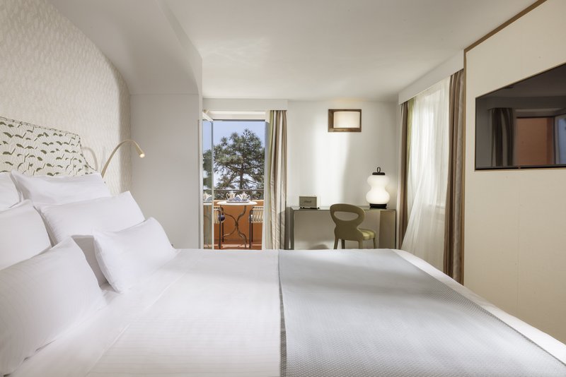 Master Deluxe Double - Bedroom