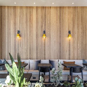 Full-Service Restaurant - Lobby Lounge 