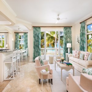 Oceanfront Luxury 3 Bedroom Living and Dining