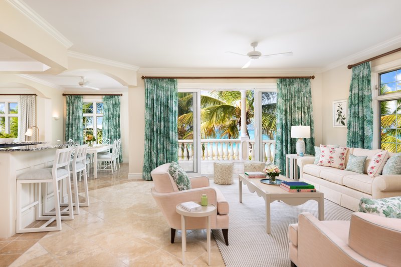 Oceanfront Luxury 3 Bedroom Living and Dining