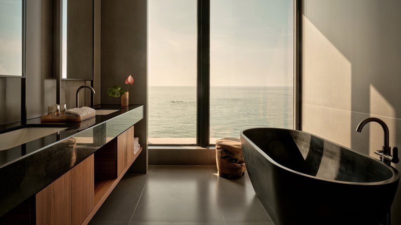 The Sea Great Suite Bathroom