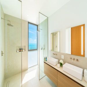 OE Shoal Upstairs Second Bathroom