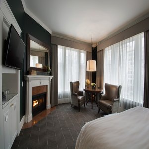 Premier Corner King - Bedroom