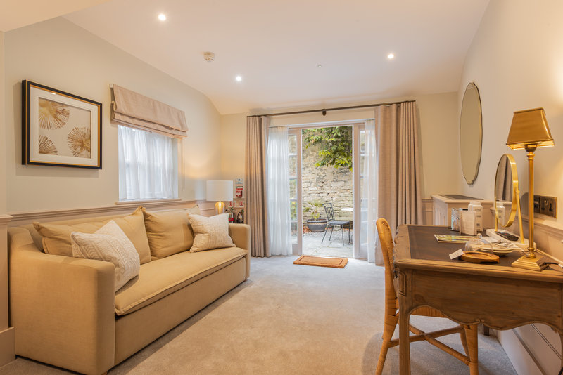 Cotswold Room Accessible - Living Area