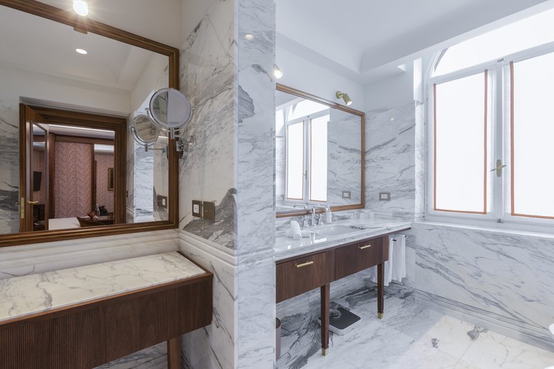 Prestige Suite - Bathroom