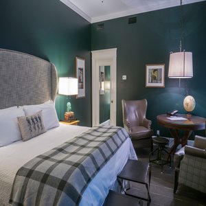 Deluxe Queen - Bedroom