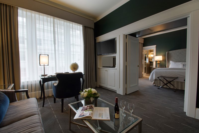  Parlor Suite King - Living Area