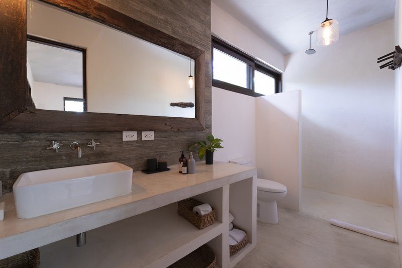 Jungle Suite with Balcony at Lula by La Zebra - Bathroom