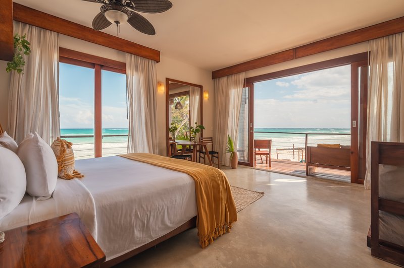 Beach Front Ground Floor Suite - Bedroom