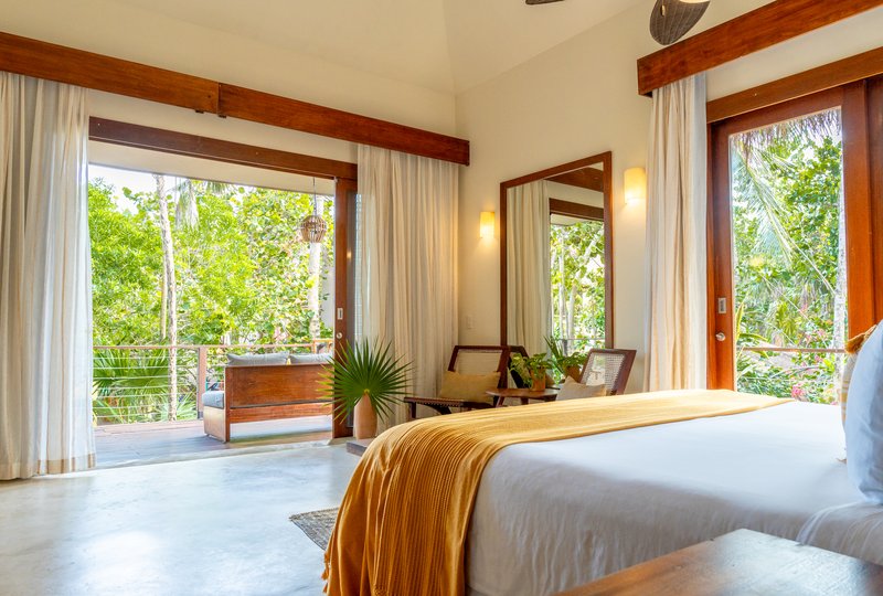 Garden View Balcony Suite - Bedroom