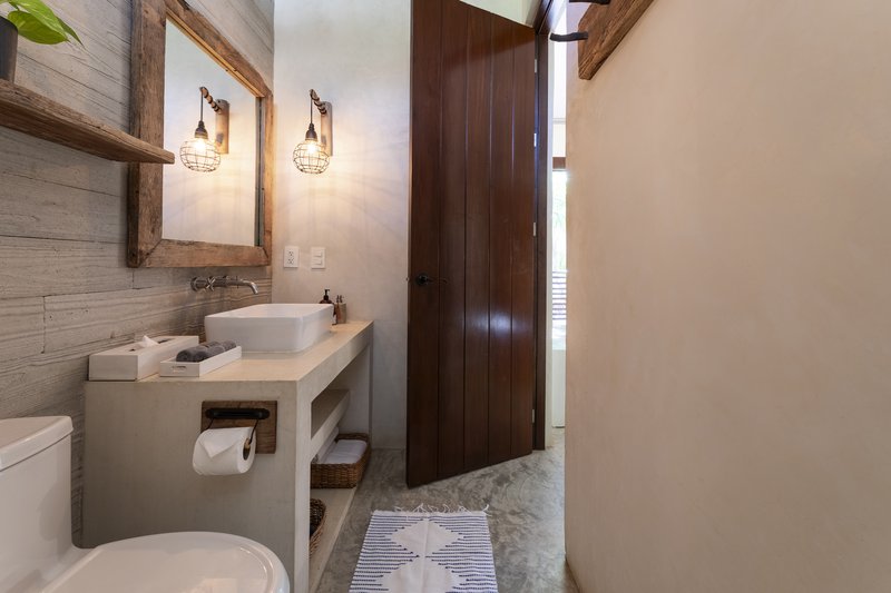 Upper Level Beachside Suite at Lula by La Zebra - Bathroom