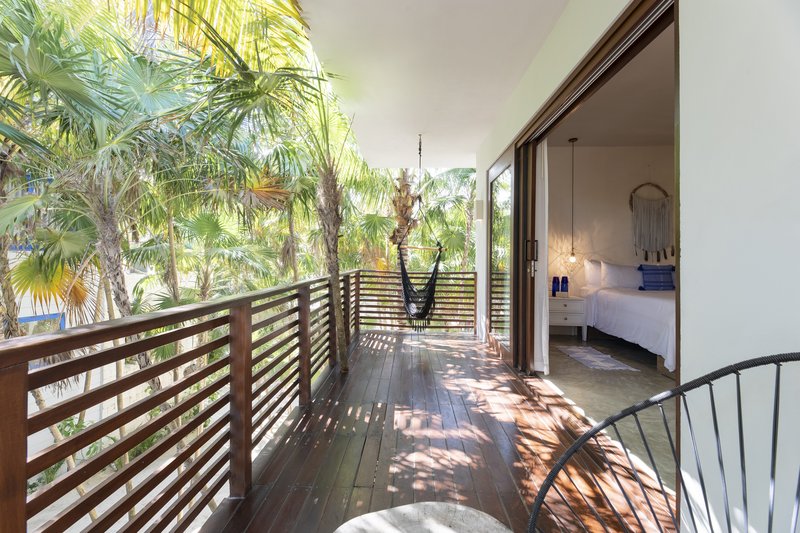 Upper Level Beachside Suite at Lula by La Zebra - Balcony
