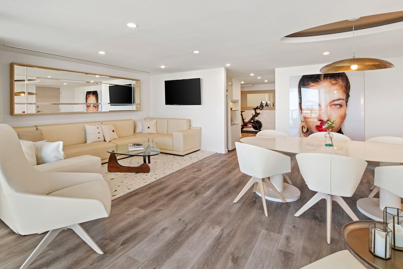 Three Bedroom Suite King with Balcony - Living Area