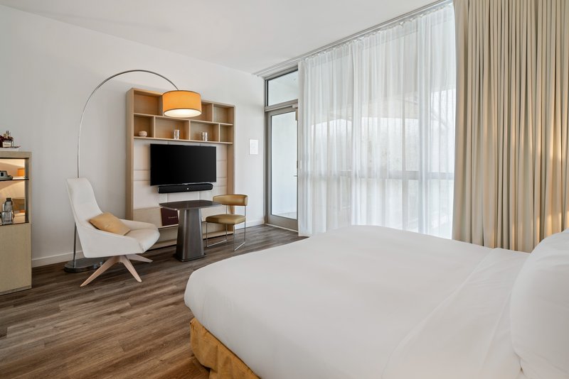 Bay View King with Balcony - Bedroom