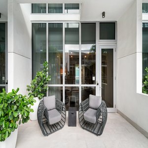 Pool View King with Terrace - Terrace