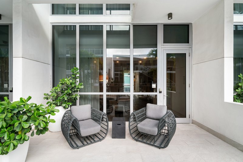 Pool View King with Terrace - Terrace