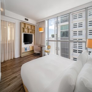 Corner Partial Bay View King - Bedroom