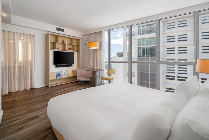 Corner Partial Bay View King - Bedroom