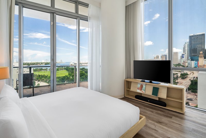 Bay View King - Bedroom