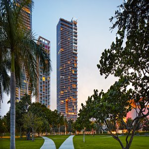 The Grayson Hotel Exterior At Sunset