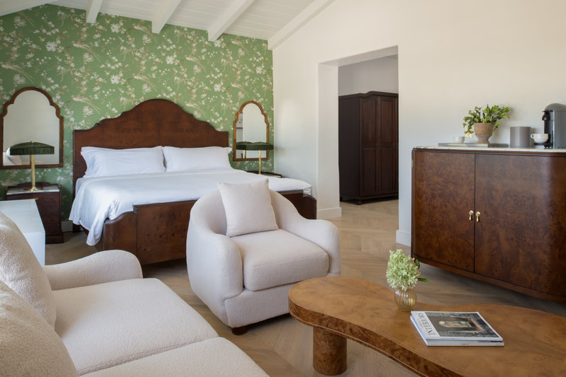 Premier King Accessible