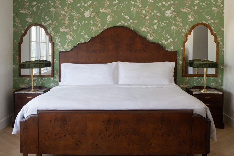 Premier King Accessible